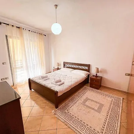 Highrise View 2-br Τίρανα